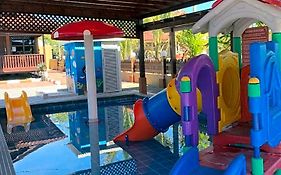 D'Razna Chalet Pantai Seberang Takir